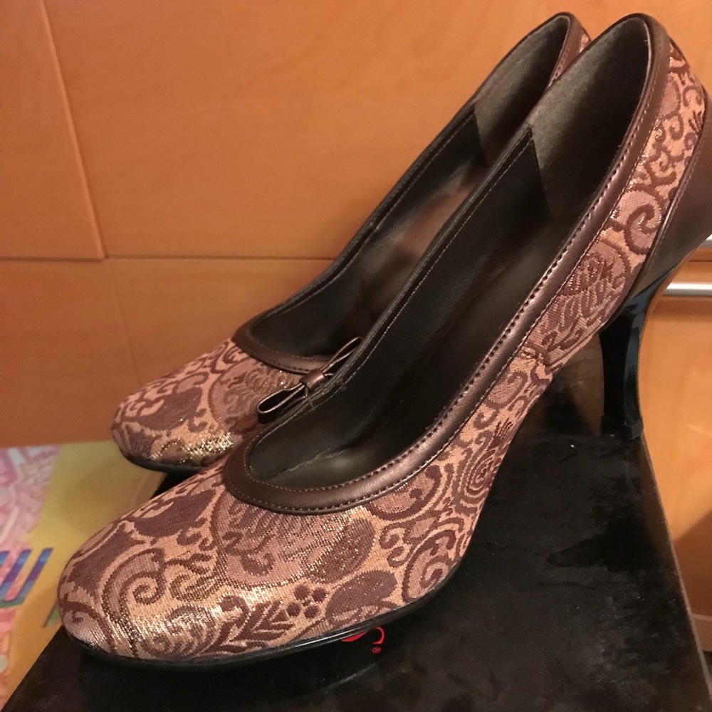 Paisley Pattern pumps